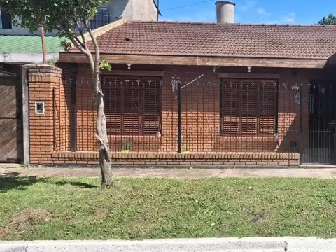 VENTA CASA TRES AMBIENTES PADUA COCHERA Y PATIO