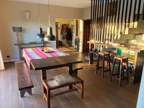 Casa 7 ambientes con 3 baños