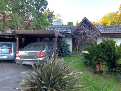 ¡OPORTUNIDAD - bajó el precio! Casa sobre 2 LOTES (672 m² totales)