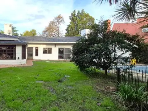 ¡IMPERDIBLE OPORTUNIDAD! Casa sobre 2 LOTES (672 m² totales)