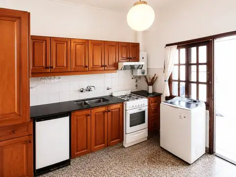 Casa 6 ambientes con 2 baños