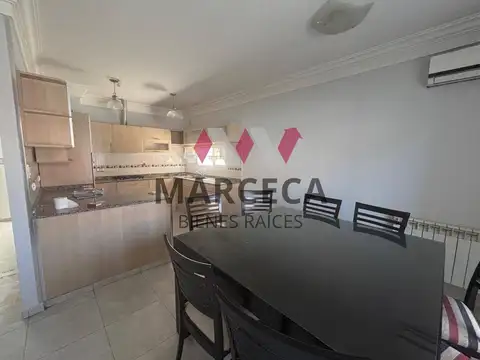 Casa en Alquiler con 1 cochera