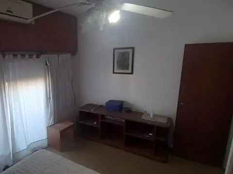 Chalet con segunda vivienda y patio central LanusO