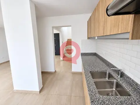 Depto Tipo Casa en Alquiler con 1 cocheras