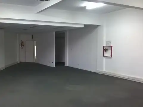 Venta de edificio comercial local con oficinas sobre Avenida Libertador en Vicente López