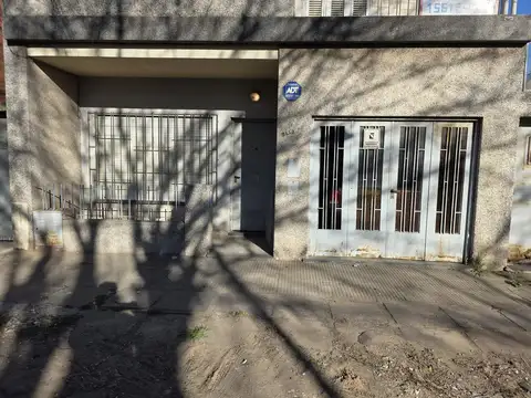 Casa 2 dormitorios - Cochera - Zona Sur