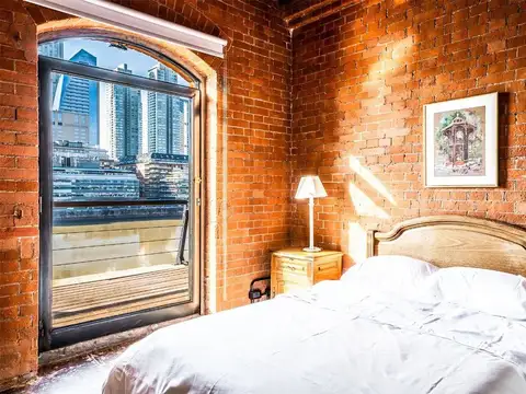 Avenida Alicia Moreau de Justo 1000