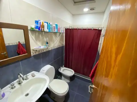 Casa 10 ambientes con 2 baños