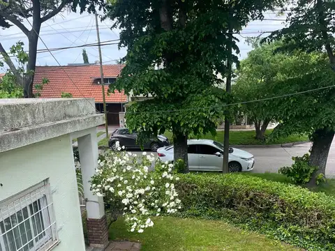 Importante propiedad en esquina con monoambiente barrio la farola