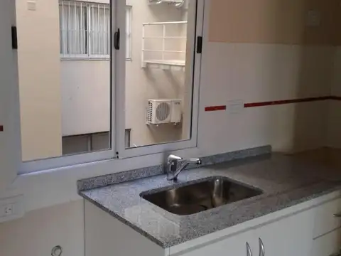 EXCELENTE DEPARTAMENTO DE 2 AMBIENTES EN EL CENTRO DE MORON