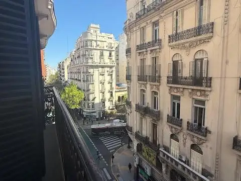 DUPEX, 4 DORMITORIOS, 3 BAÑOS, UN TOILETTE, BALCON CUB Y DESC. EDIFICIO FRANCES