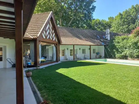 Casa en Venta con 4 cocheras