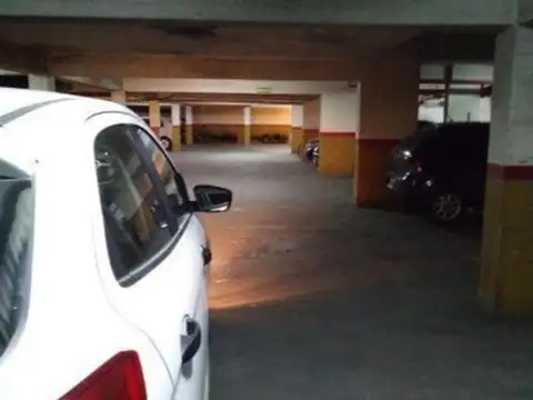 Cochera en Venta con acceso Ascensor