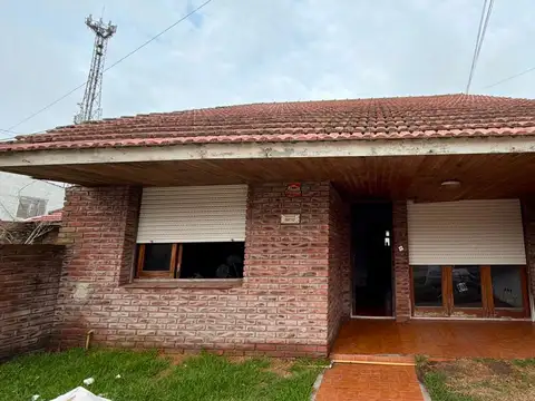 Venta ph tipo casa 3 ambientes, jardin, a reformar