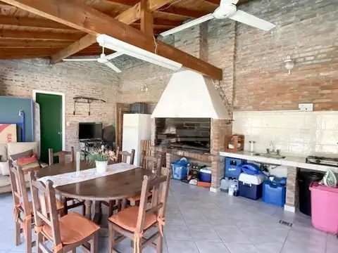 Venta Casa 5 Amb con Pileta en Carapachay