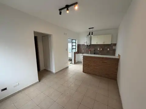 Depto Tipo Casa 2 ambientes con 1 baño