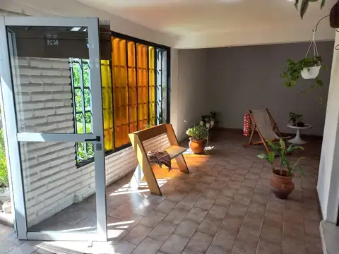 Casa 4 ambientes con 1 baño