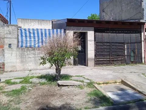 Casa en venta en Budge- Dos casas en el lote