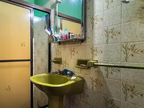 VENTA CASA 3 AMBIENTES CON COCHERA EN SOLANO