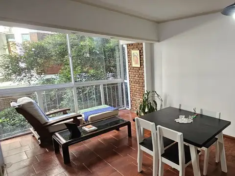 Juan Jose Paso 200, Piso 1