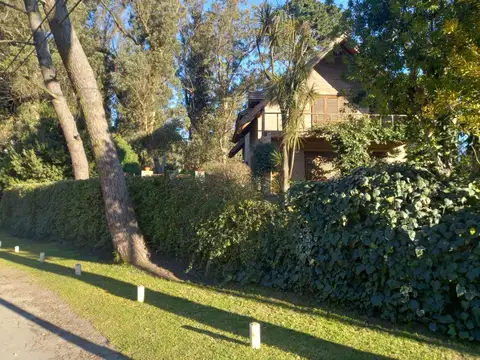 Casa en Venta con 6 cocheras