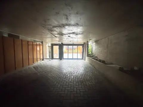 Cochera descubierta muy buena disposición y movilidad en Villa Crespo