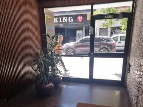 SEMIPISO 3 AMB  90m2 c/DEP/SERV  FRENTE BCON A RECICLAR