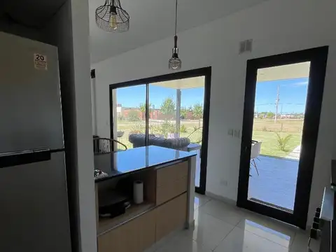 Casa 4 ambientes con 3 baños