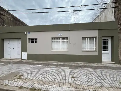 CASA EN VENTA EN PERGAMINO CON PATIO Y COCHERA