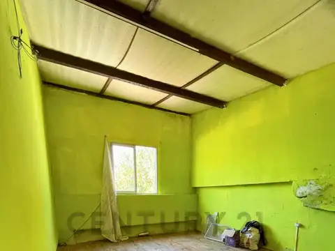 Venta Casa de 1 Dormitorio + comodín, con cochera y local a la calle | Fighiera