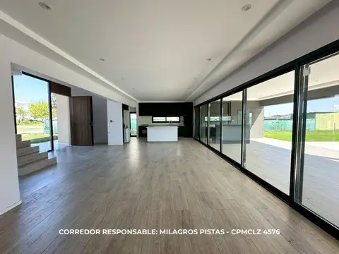 Casa en Alquiler con 2 cocheras