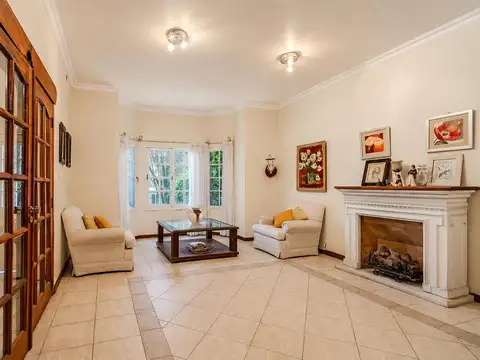 VENTA CASA 5 AMBIENTES LOTE PROPIO CON TERRAZA, PARRILLA Y GARAJE EN MONTE CASTRO