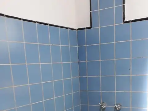 P.H. al frente de dos ambientes con Jardin y patio