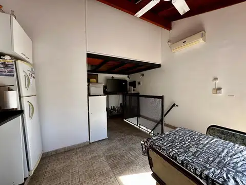 Casa 6 ambientes con 2 baños