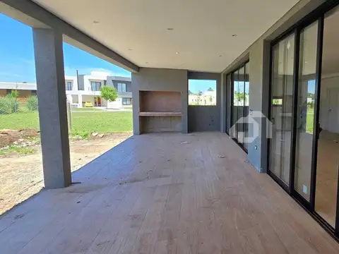 Casa en Venta en Pilar del Este - Santa Lucia, USD 260.000