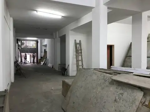 Av. Jujuy 300 Balvanera Local con sótano Varios rubros