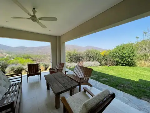 Casa 4 ambientes con 5 baños