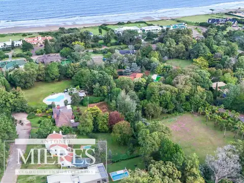 Casa 5 ambientes con 4 baños