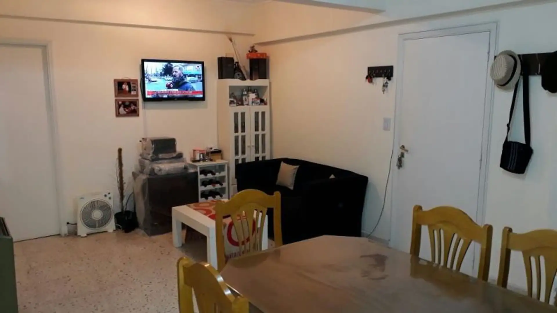 Venta 2 ambientes calle Moreno y 180 2 P. x escalera