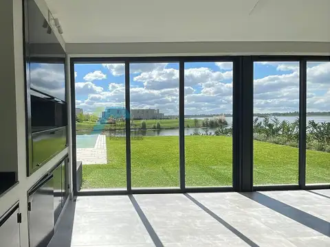 Casa 7 ambientes con 5 baños