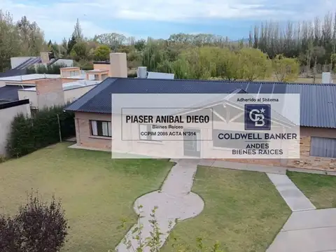 Casa en Venta con 3 cocheras