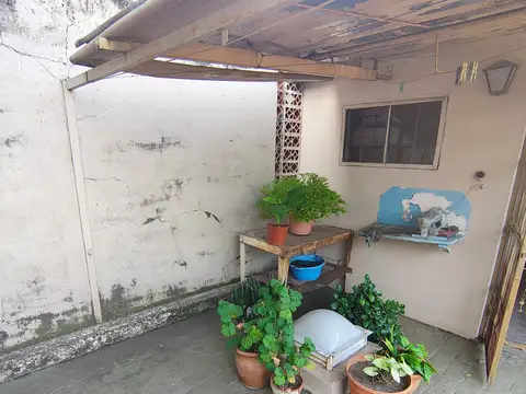 Casa 5 ambientes con 1 baño