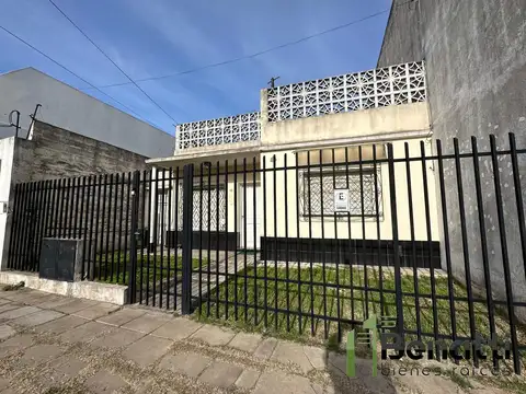 PH 3 ambientes con entrada independiente al FTE Y JARDIN.