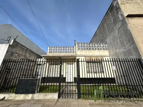 Depto Tipo Casa en Venta en Ramos Mejia, USD 68.000