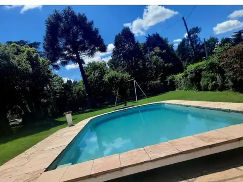 Quinta en Venta con 2 cocheras