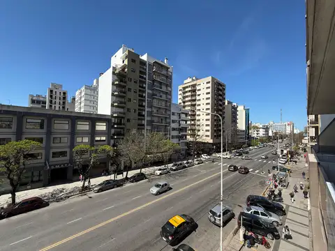 2 Ambientes a la calle con cochera - La Perla