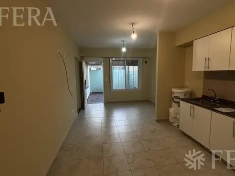 Depto Tipo Casa en Alquiler en Bernal, $ 800.000