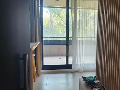 GRAN ESTUDIO EN VENTA CON COCHERA Y BALCÓN TERRAZA – PILAR