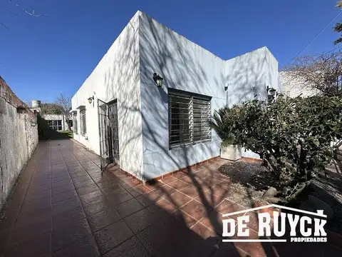 Casa 4 ambientes con 3 baños