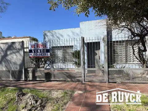 Casa con lote de 10x40 Quilmes Oeste